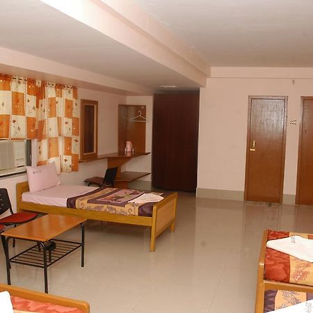 Hotel Athityaa Кумбаконам Екстериор снимка