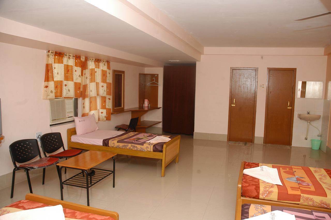 Hotel Athityaa Кумбаконам Екстериор снимка