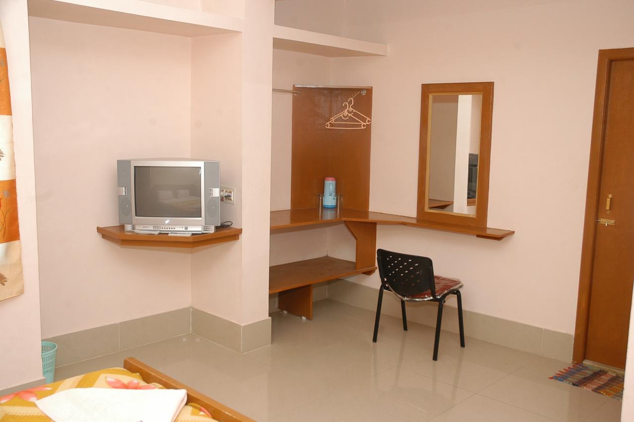 Hotel Athityaa Кумбаконам Екстериор снимка