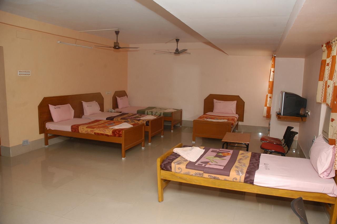 Hotel Athityaa Кумбаконам Екстериор снимка